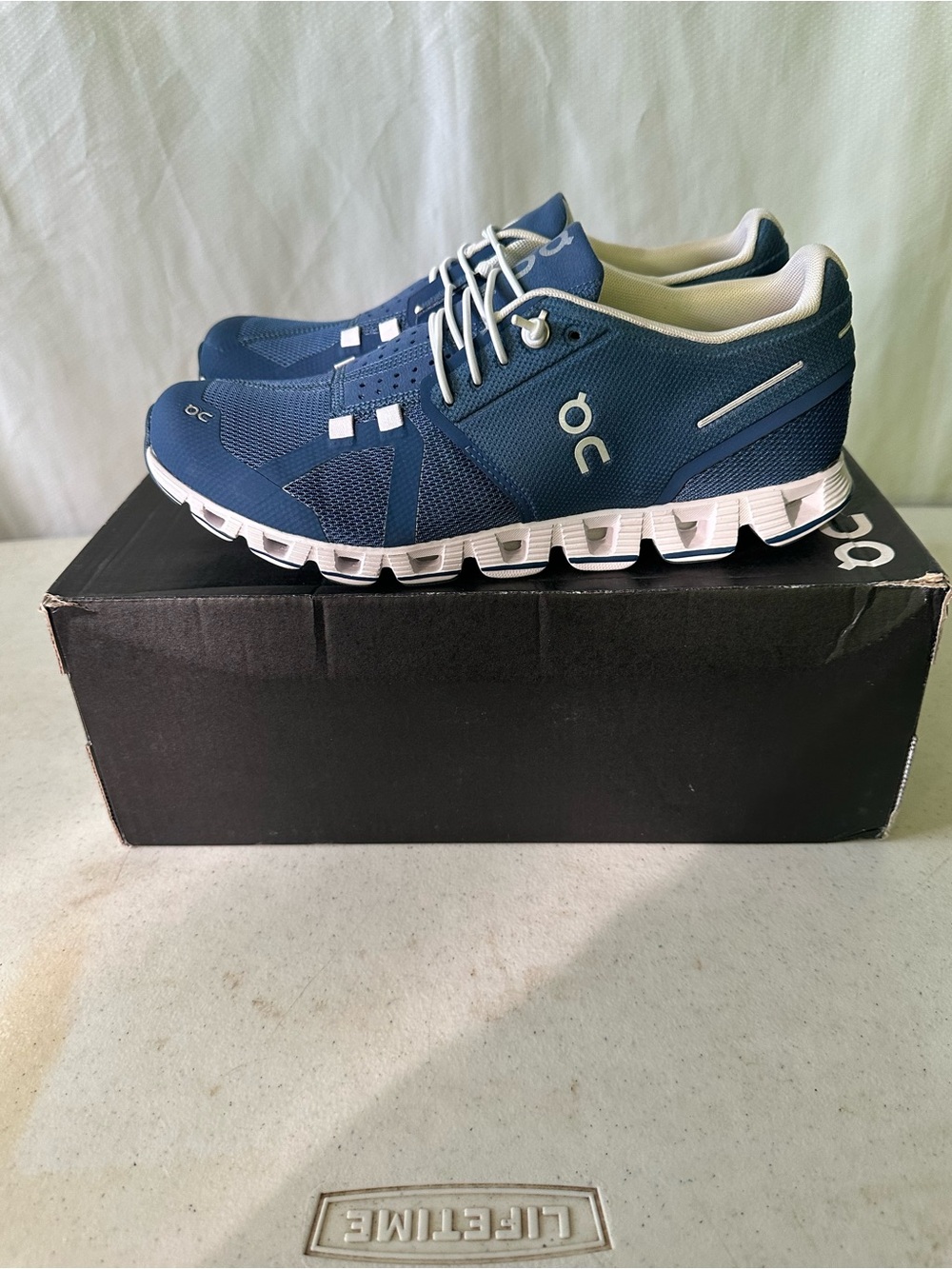 On Cloud Womens 7.5 Denim White Running Shoes Swiss Engineering Sneakers
